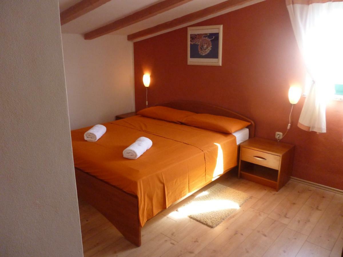 ホテル Accomodation Suran 2 ロヴィニ エクステリア 写真