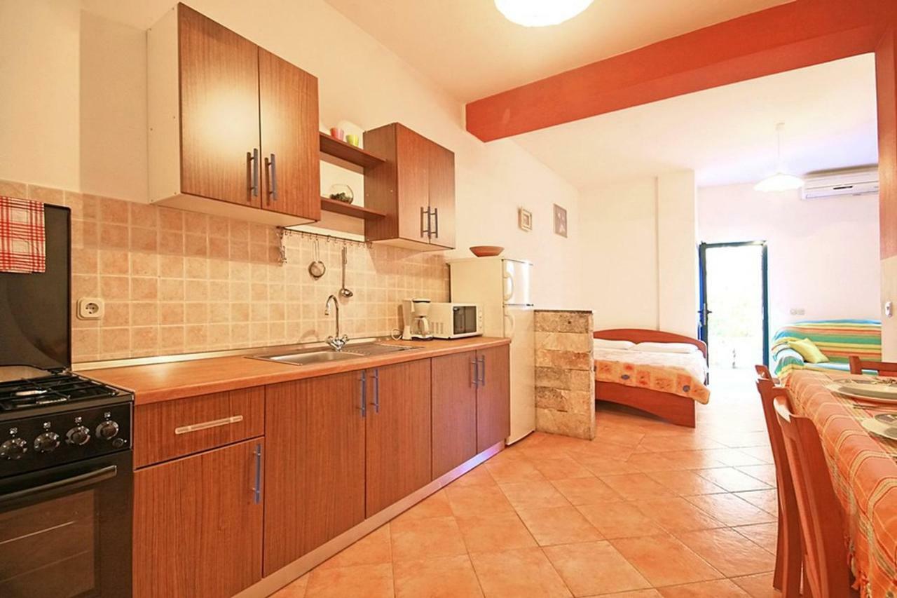ホテル Accomodation Suran 2 ロヴィニ エクステリア 写真