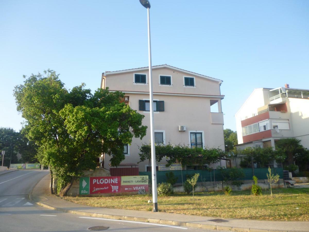ホテル Accomodation Suran 2 ロヴィニ エクステリア 写真