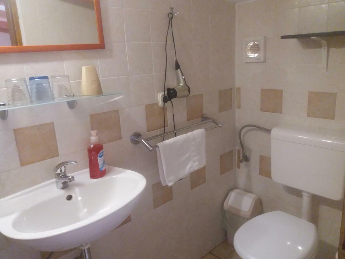 ホテル Accomodation Suran 2 ロヴィニ エクステリア 写真